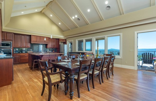 Spruce Pine Casa | Unforgettable Mtn Views & Sunsets! Hot Tub+Fireplaces+Sauna, WiFi, Small Events!