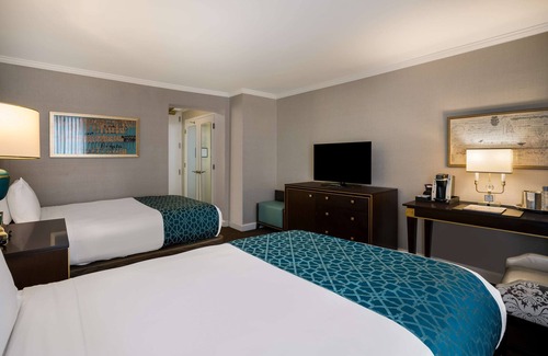 French Quarter Hotel | Unforgettable Stay in French Quarter! Pets Allowed, Balcony, w/ Outdoor Pool