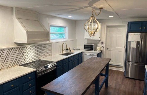 West Jefferson Casa | Unharmed and accessible after Helene...prices discounted for people in need.