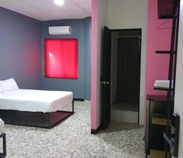 Centro de Monterrey Apartamento | Unidades Privadas con AC-TV-WiFi y Estacionamiento en Centro de MTY