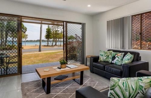 Bongaree Casa | Uninterruped Waterviews
