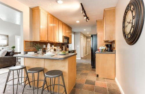 Midvale Casa | Union Duplex Woods and Spruces in Salt Lake with Hot Tub