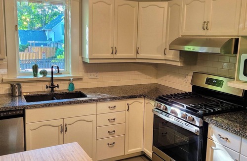 Waterloo Casa | Union House - 4 bedroom century home, Uptown Waterloo