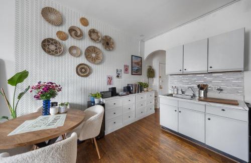Ukrainian Village Apartamento | Union Square Sanctuary - Chic One Bedroom Retreat in Downtown Manhattan