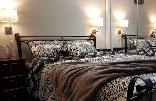 Historic Downtown Apartamento | **UniQ-3Bdrm**..In HearT of DnTwn Jersey City!***5m-to-NY/Lower-Manh*20m--Mdtn!!
