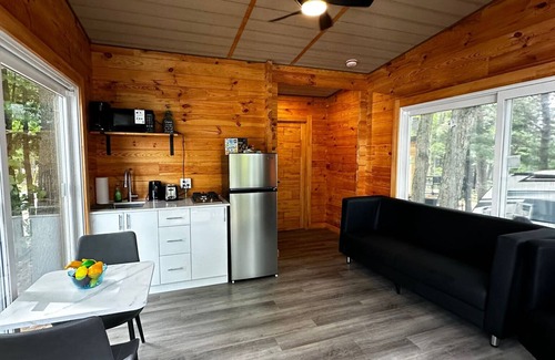 Parry Sound Casa | Unique 1-Bedroom Eco Log Cabin in Parry Sound #106
