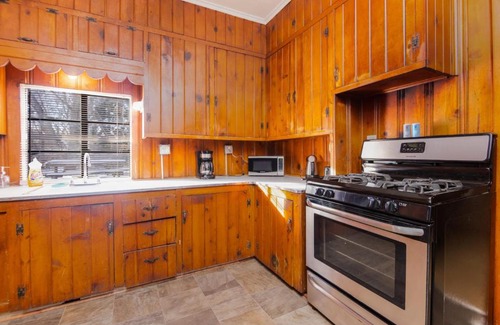 Des Moines Casa | Unique 1 Bedroom Home With Large Backyard