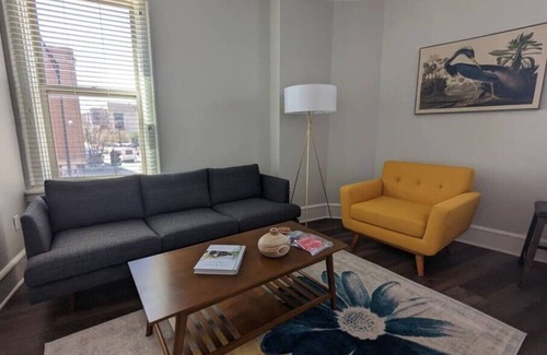 Champaign Apartamento | Unique 1 BR/1BA Stay in Downtown - 204
