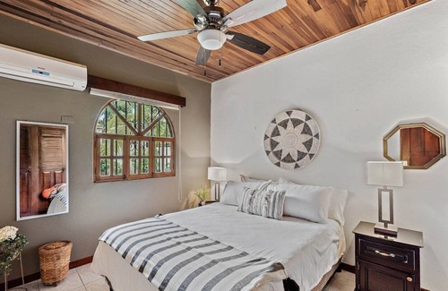 Tamarindo Cabaña | Unique and Newly updated villa with Cozy Outdoors