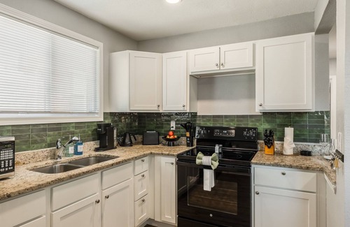 Riverside Apartamento | Unique 2-bedroom apt in calm Riverside enroute between airport and Kansas City