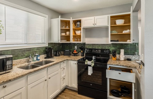 Riverside Apartamento | Unique 2-bedroom apt in calm Riverside enroute between airport and Kansas City