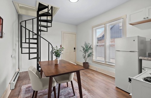 Battle Creek Apartamento | Unique 2-Story Studio Apartment - Walk To Downtown
