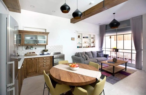 Neve Tzedek Apartamento | Unique 2BR Apartment Perfect Patio
