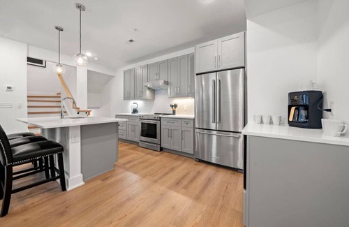 Wesley Heights Condominio | Unique 2BR Stay - City Views -Walk to BofA Stadium