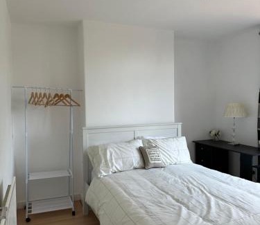 Rogerstone Apartamento | Unique 3 Bed Flat and Cinema Room