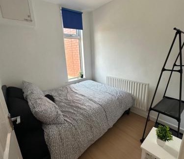 Rogerstone Apartamento | Unique 3 Bed Flat and Cinema Room