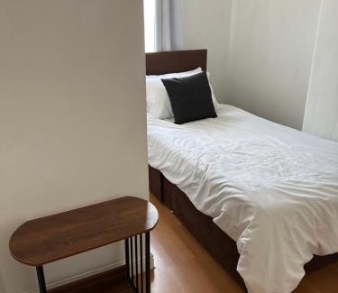 Rogerstone Apartamento | Unique 3 Bed Flat and Cinema Room