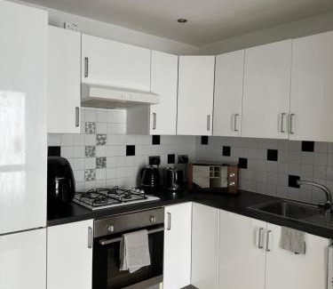 Rogerstone Apartamento | Unique 3 Bed Flat and Cinema Room