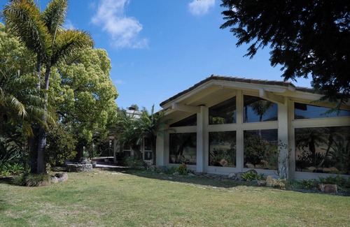 Rancho Santa Fe Casa | Unique 3-bed home on 1 acre in Rancho Santa Fe, close to racetrack and beaches.