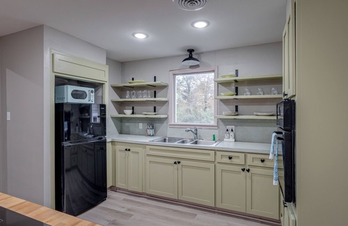 West Monroe Casa | Unique 3 bedroom Throwback