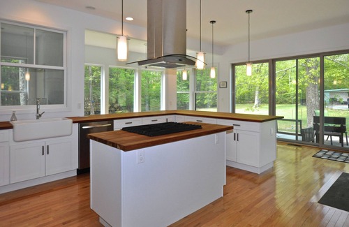 Saugerties Casa | 36 PVT. ACRES, Stream, Cascadas, Chimenea de gas, Ducha de vapor, WiFi, Sala de juegos
