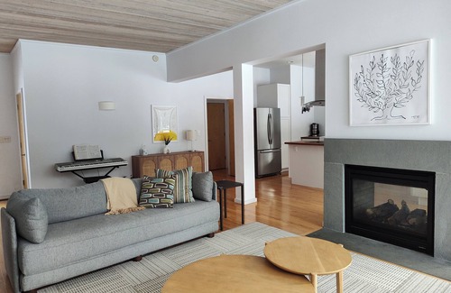 Saugerties Casa | 36 PVT. ACRES, Stream, Cascadas, Chimenea de gas, Ducha de vapor, WiFi, Sala de juegos