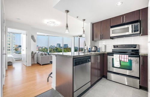 Crosstown Condominio | ★Unique★ 3br/2ba Beautiful Garden View Pool+Hot Tub+Sauna+Large Free Parking