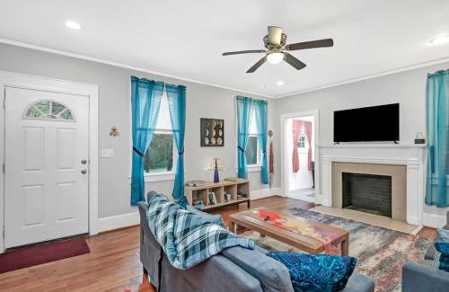 Eau Claire Casa | Unique 3BR - Sleeps 6