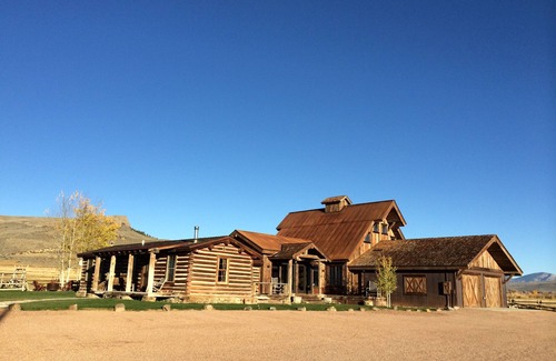 Gunnison Casa | Exclusivo 40 AC Horse Friendly Ranch Renovado 1850 Mineros Cabina w / 3000 SF Adición
