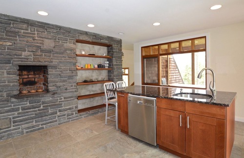 Saugerties Casa | UNIQUE! 40 Pvt. Ac. Fireplace, Grill, Enclosed Heated Pool & Hot Tub