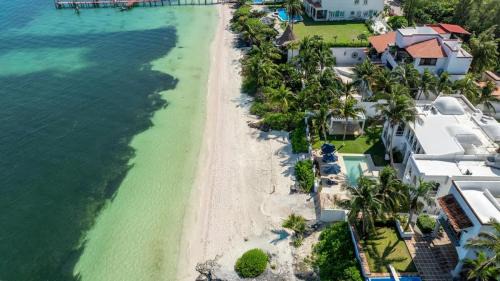 Punta Cancún Casa | Unique 5BR Beachfront Villa w/Private Pool!