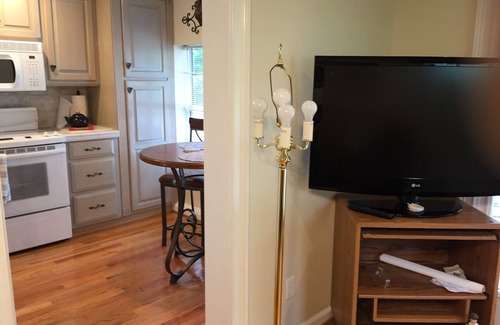 Greenville - Spartanburg Cabaña | Único 75 años convertida granero con dormitorio hermoso altillo.