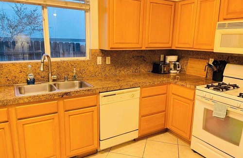 Northwest Reno Casa | Unique 8 beds 5TVs Pet Friendly House Sleeps 15
