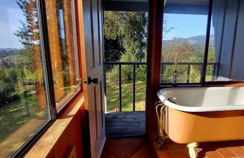 Brookings Casa | Unique A-Frame Cabin with Sauna- Deja Vu