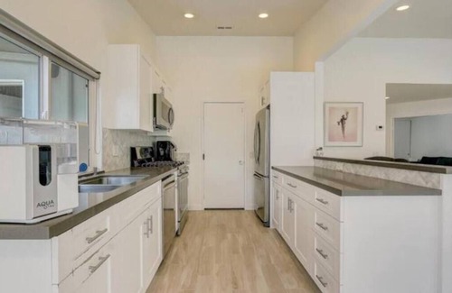 Eastlake Casa | Unique & Aesthetic Home by Lake ~Nature & Luxury