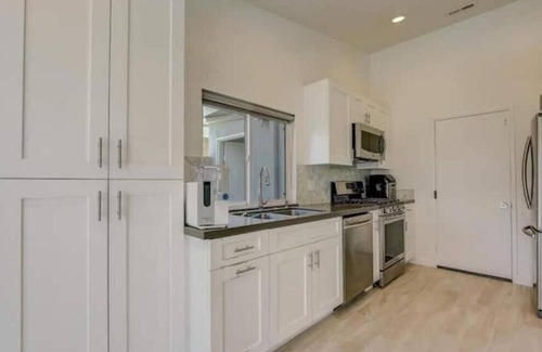 Eastlake Casa | Unique & Aesthetic Home by Lake ~Nature & Luxury