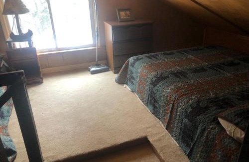 Caroga Lake Casa | Unique and charming, exquisitely themed Log Cabin
