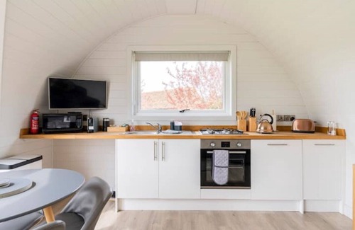 North Walsham Cabina | Unique and Luxurious Hideaway With Private hot tub