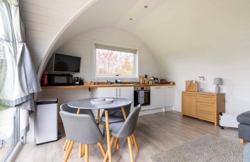 North Walsham Cabina | Unique and Luxurious Hideaway With Private hot tub
