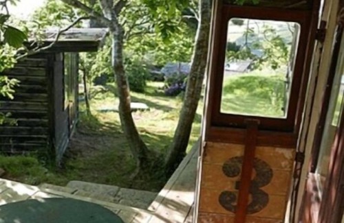 Helford Casa | Unique and Magnificently Situated 8 acre Waterside Artists' Retreat Carriage