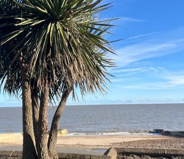Felixstowe Apartamento | Unique Apartment with Stunning Views 2B