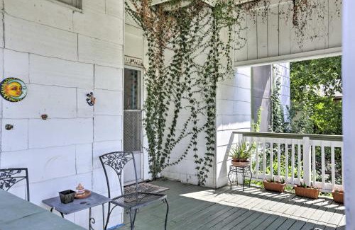 Northwest Los Angeles Heights Casa | Unique Art Home Less Than 5 Miles to San Antonio Riverwalk