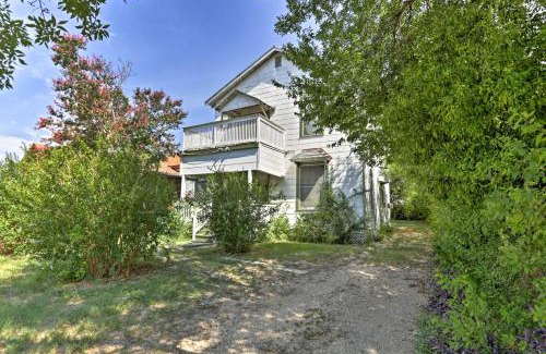 Northwest Los Angeles Heights Casa | Unique Art Home Less Than 5 Miles to San Antonio Riverwalk