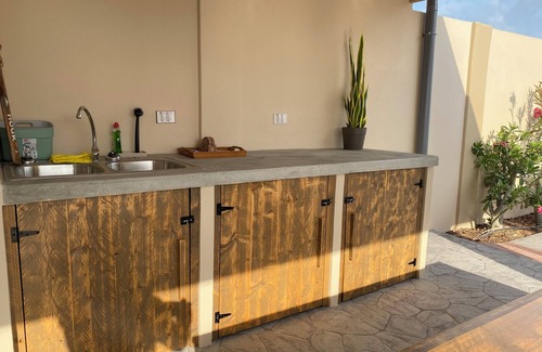Oranjestad Casa | Unique Aruban style house incl. swimming pool, outdoor kitchen, toilet & shower!