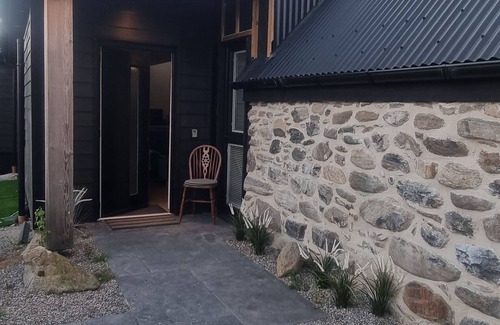 Glen Urquhart Casa | + Unique Barn with Mountain Views +