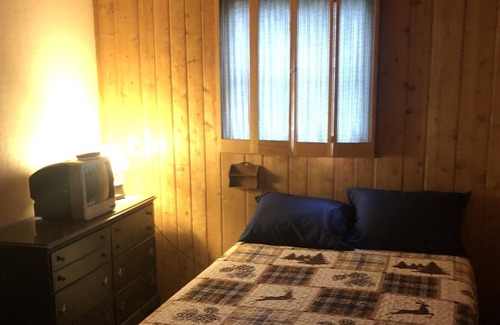 Saint Albans Cabina | Unique Birch Island camp on Indian Pond in St. Albans, Maine