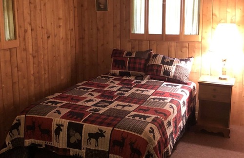 Saint Albans Cabina | Unique Birch Island camp on Indian Pond in St. Albans, Maine