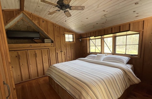 Rutherfordton Cabina | Unique cabin by a Pond
