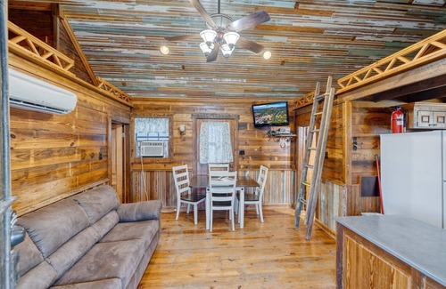 Concan Cabina | Unique Cabin by the Frio - River Rock Cabin #3