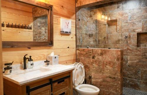 Bridgeport Casa | Unique Cabin Sauna Hot Tub FirePit Games